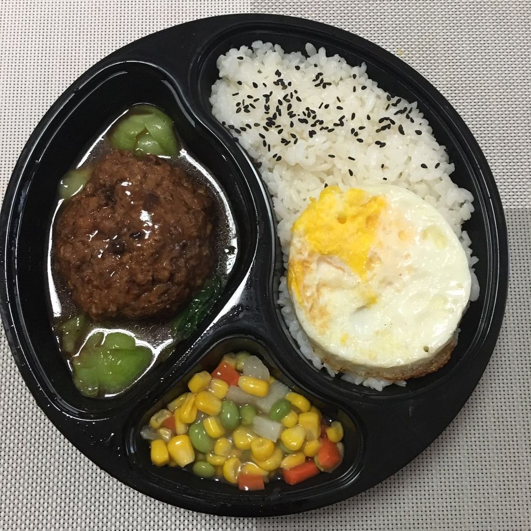 丽华快餐规定多长时间送达,丽华快餐日配送量