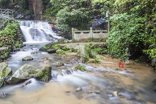 养在深闺里无人知,养在深闺无人识全文