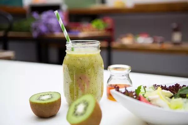 怎样做好一杯鲜果汁,怎样做一杯养生的果汁