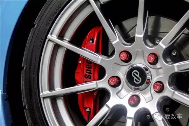 日产骐达中央扶手箱改装,日产的小精灵骐达改装案例