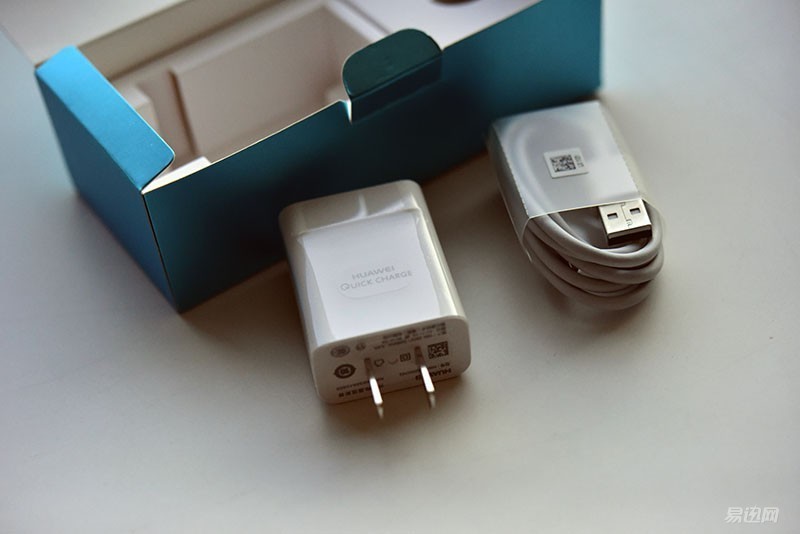 荣耀v8特色,荣耀v8是旗舰版吗