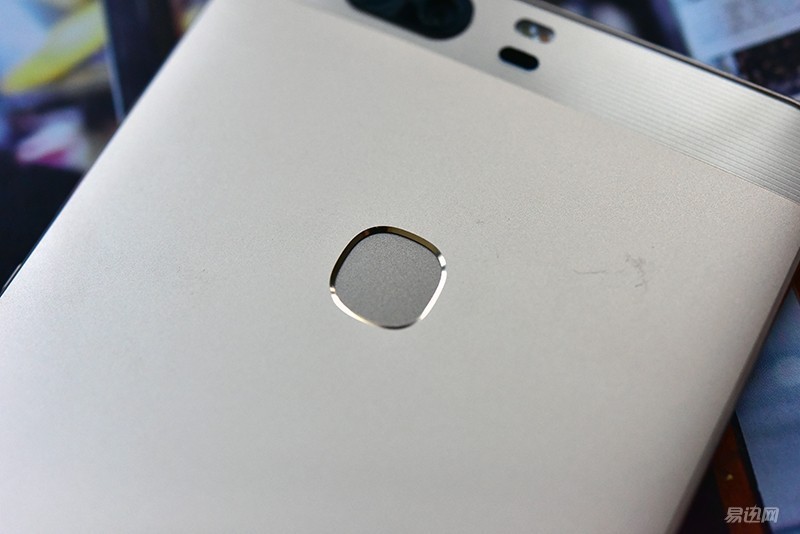 荣耀v8特色,荣耀v8是旗舰版吗