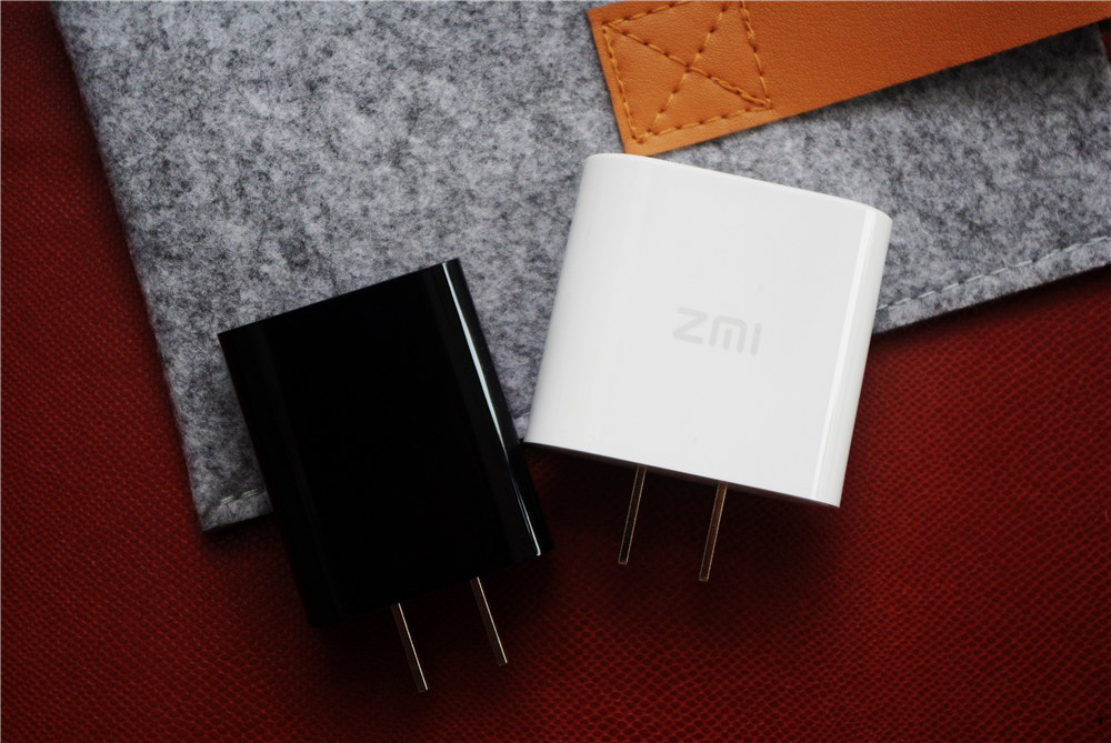 小米充电器标准版和秒冲版,zmi10000mah多功能移动电源