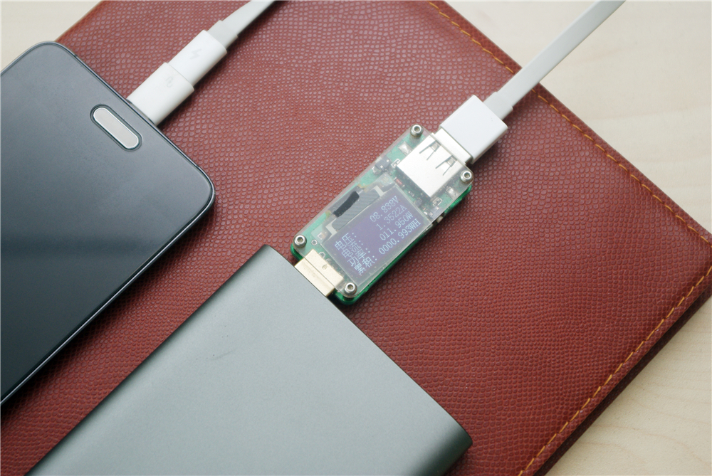 小米充电器标准版和秒冲版,zmi10000mah多功能移动电源