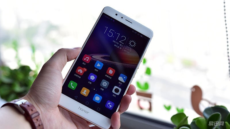 荣耀v8特色,荣耀v8是旗舰版吗