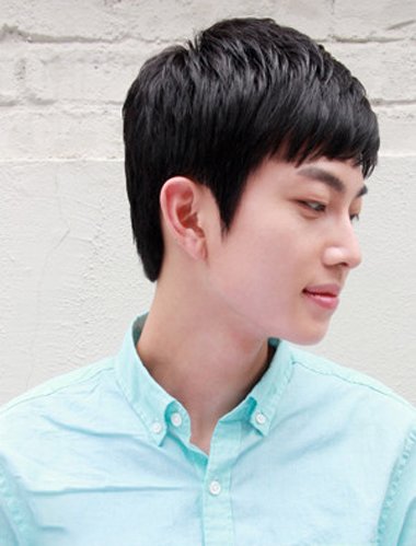 最流行学生男生的发型图片,发型男生碎发锅盖头