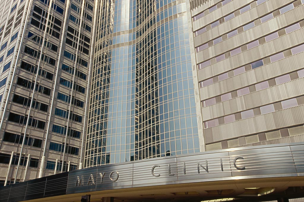 穷人看病没有钱,穷人看病不收钱的神医