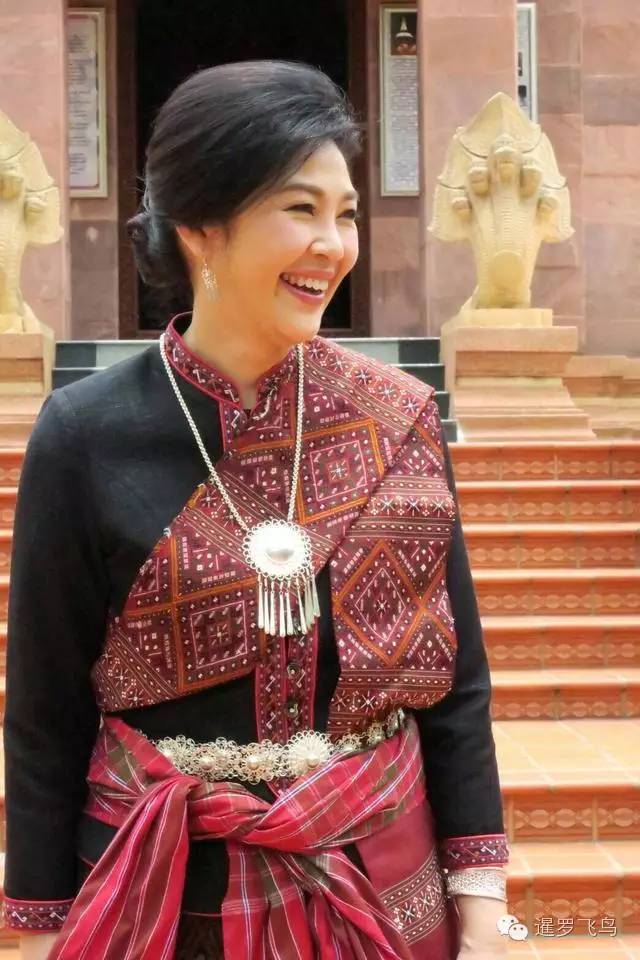 泰国前美女总理英拉推广泰丝受热情欢迎