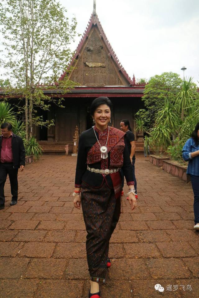 泰国前美女总理英拉推广泰丝受热情欢迎