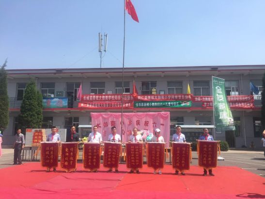 东高庄小学爱心捐赠,捐赠爱心给大梧小学