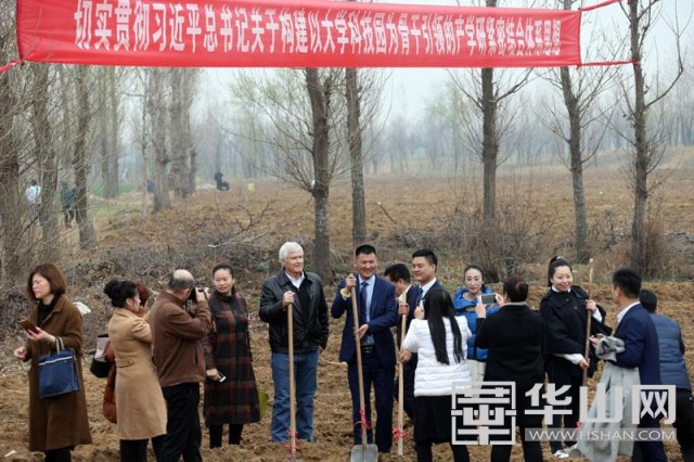 第二届中国金粟山丝绸之路文创论坛与会代表到大荔调研