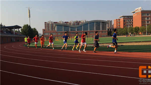 汗水播撒绿茵场校园足球在郑州18中校园绽放光彩