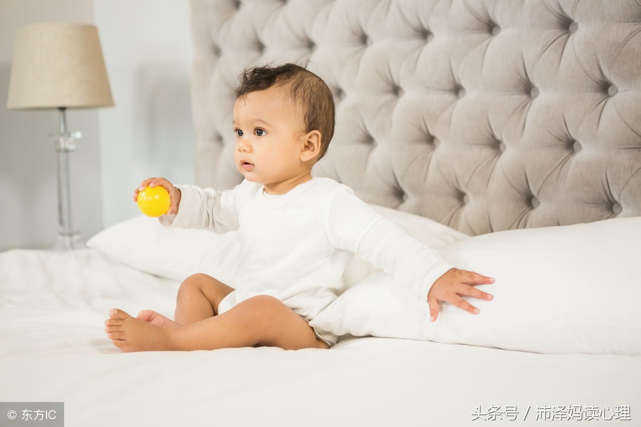 宝宝为什么喜欢抠妈妈的嘴巴,为什么宝宝老爱抠嘴巴