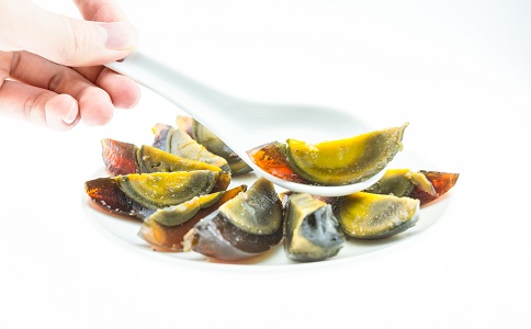 皮蛋的热量和减肥功效哪个好,一个皮蛋的热量高吗减肥能吃吗