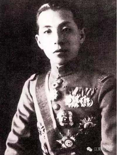 武汉爹爹暴雨中趟水染丹毒|大妈疑似被迫录视频：生吃灯泡、金鱼、仙人球