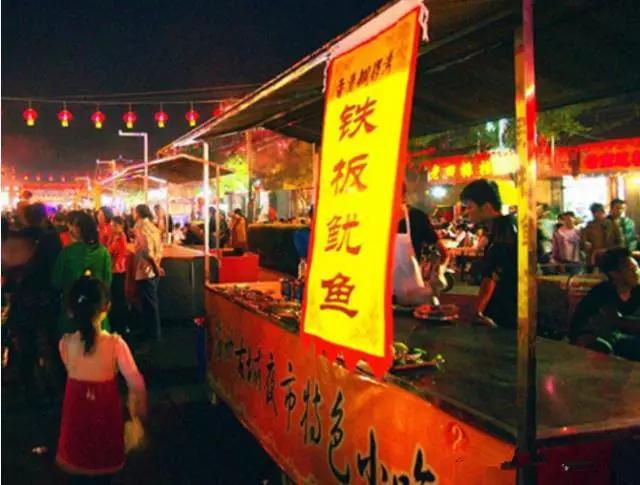 夜市迷人美丽烟火夜景,越夜越撩人的夜景