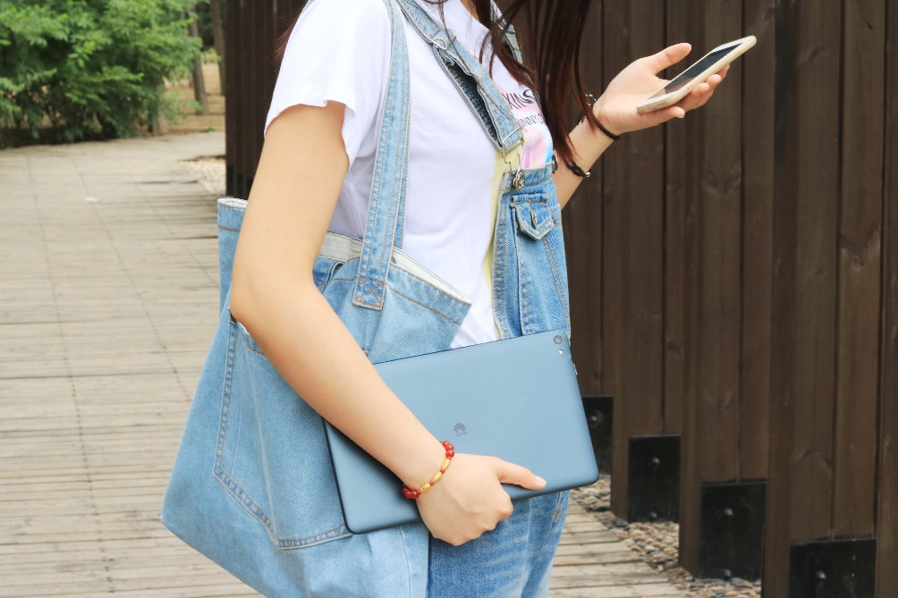 华为揽阅m210.1寸值得购买吗,华为揽阅m2青春版值吗