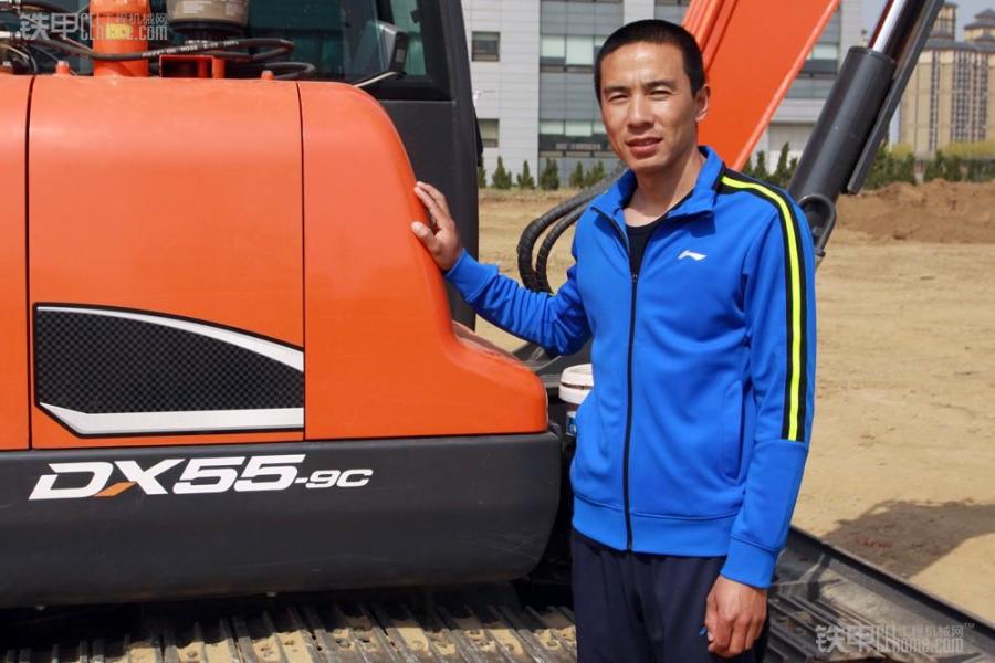 斗山挖掘机dx55-9c有多高,斗山dx220-9c挖机优缺点