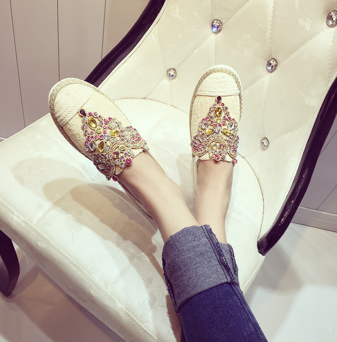 夏季少不了这两双舒适凉快的凉鞋,今年夏天穿的凉鞋又好看又百搭