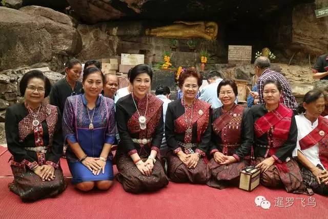 泰国前美女总理英拉推广泰丝受热情欢迎