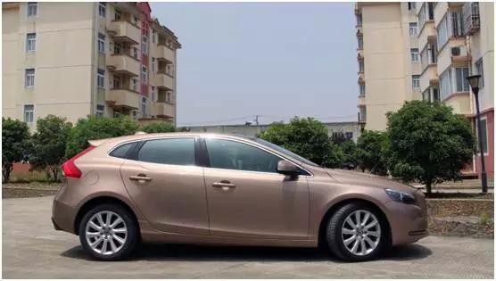 沃尔沃v40新款试驾,沃尔沃v40两驱和四驱哪个好