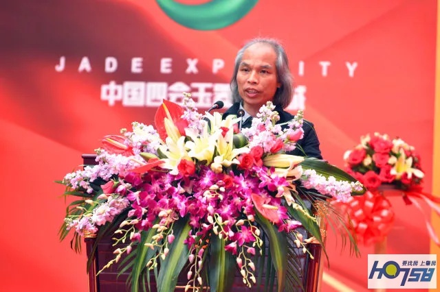 太壮观了！玉博城接待中心开放近万人围观，千万豪车、翡翠大秀、雄狮争霸激情上演
