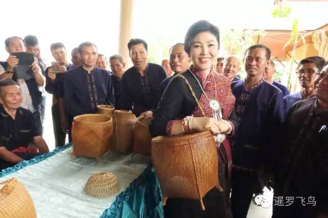 泰国前美女总理英拉推广泰丝受热情欢迎