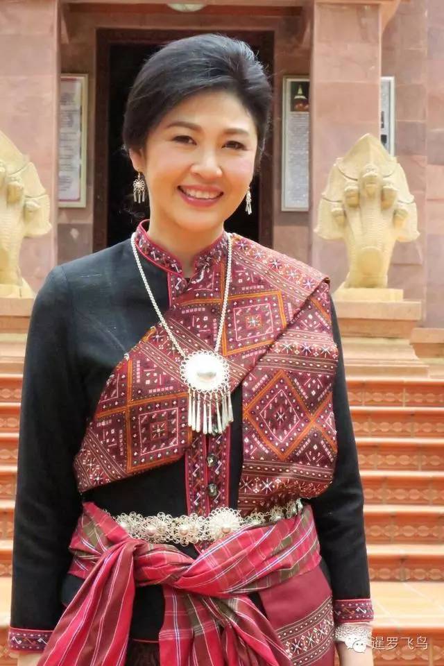 泰国前美女总理英拉推广泰丝受热情欢迎