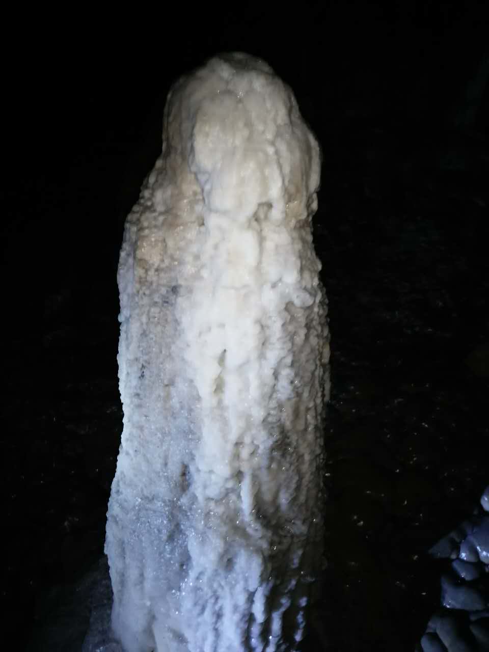 钟乳石是什么药材,钟乳石是中药的钟乳吗