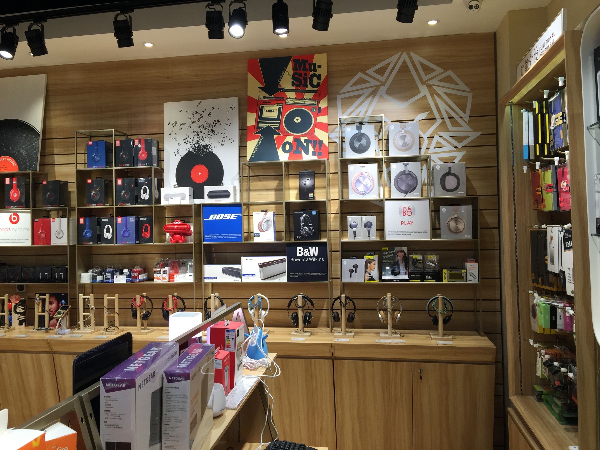 国内最值得学习零售店（5）-一路探索的潮品店美承chonps