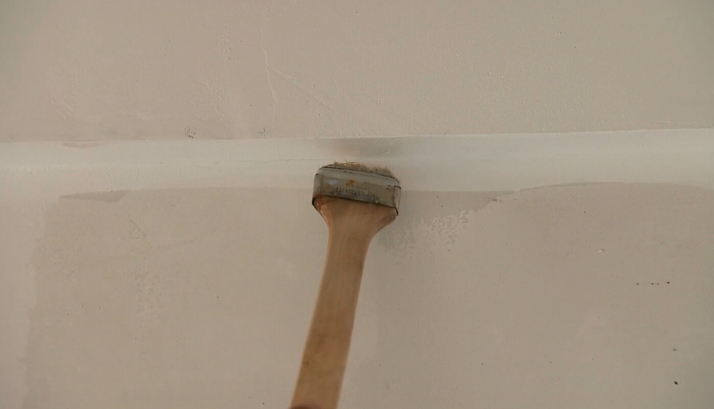 壁纸施工怎样避免溢胶,pvc壁纸怎么做到浓胶薄涂