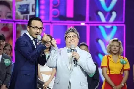 在汪涵陪伴下见初恋、跳韩舞，被韩红少女心吓到了，同性传闻假？