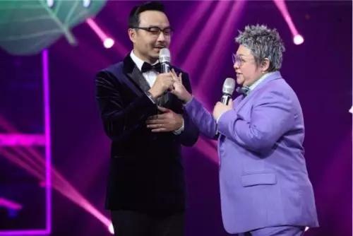 在汪涵陪伴下见初恋、跳韩舞，被韩红少女心吓到了，同性传闻假？