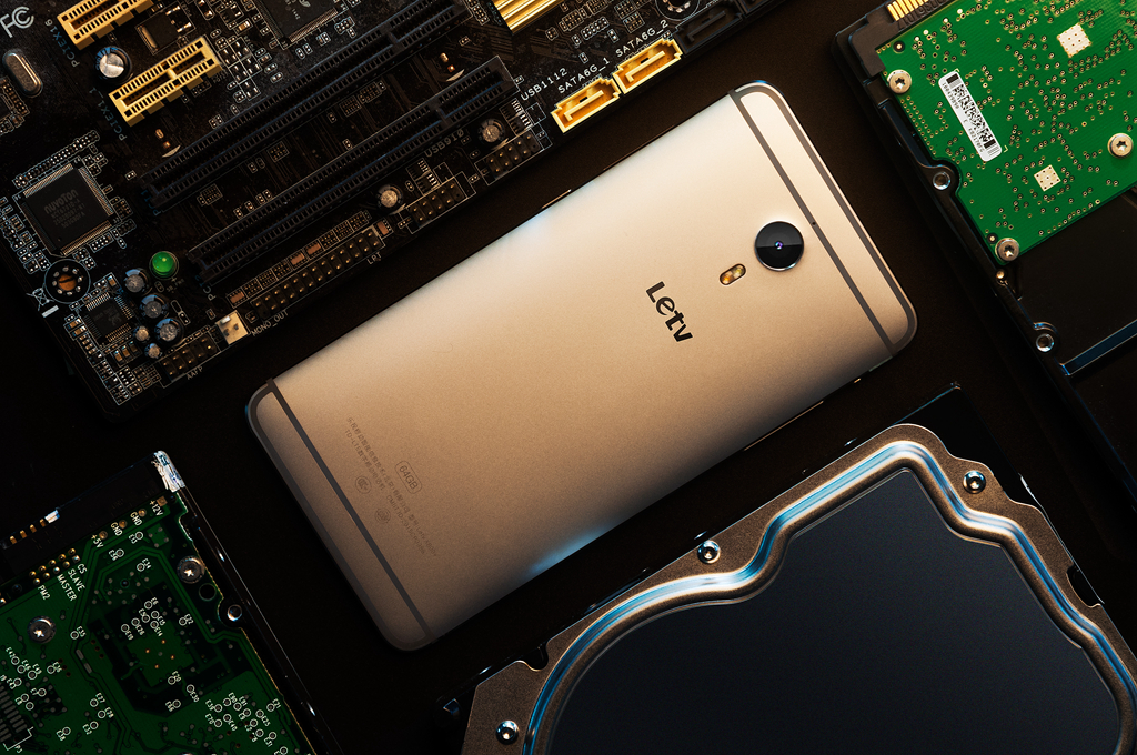 4G+64G顶配版乐视X800狂降千元为哪般？