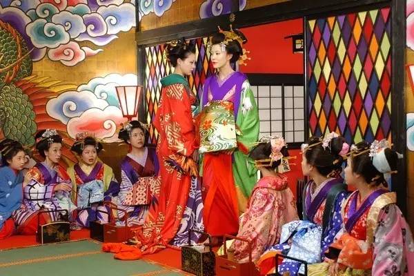 爱丽丝梦游仙境唯美景色,爱丽丝梦游仙境超美场景