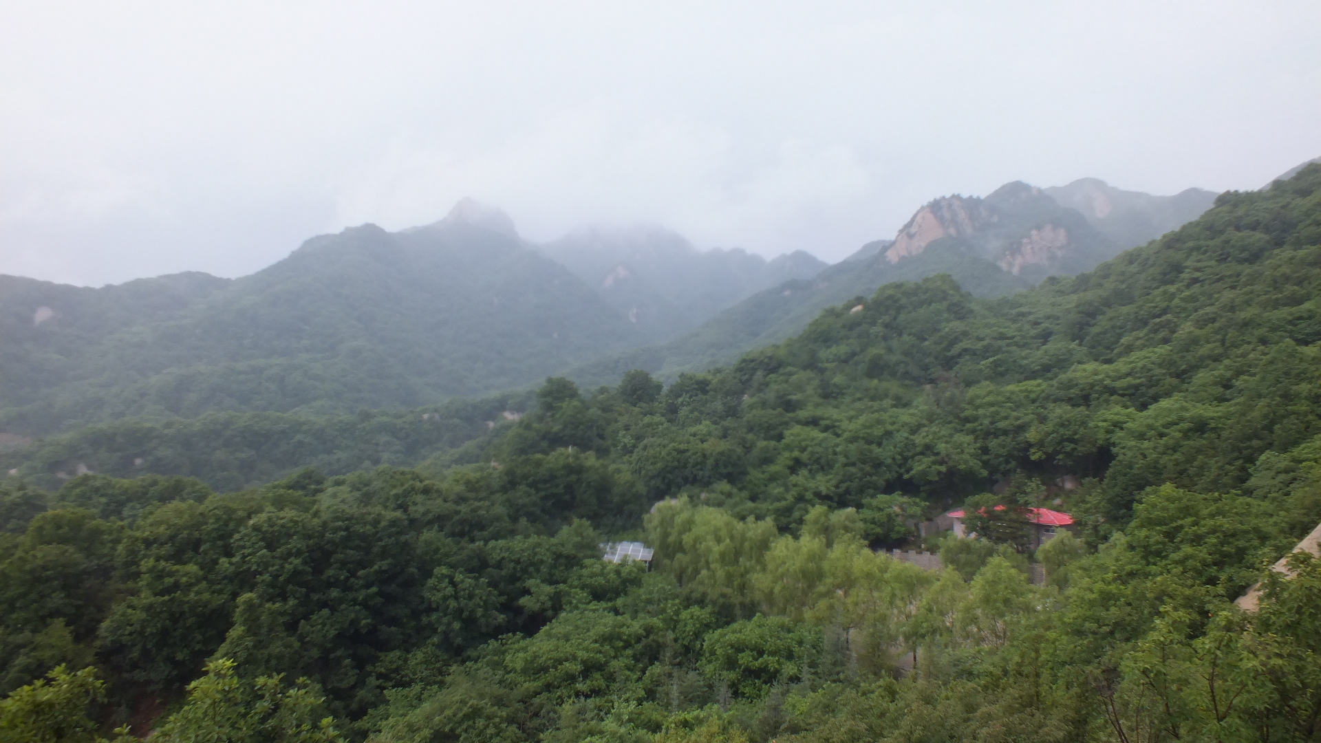 雨中的长白山美景描写,雨中天池