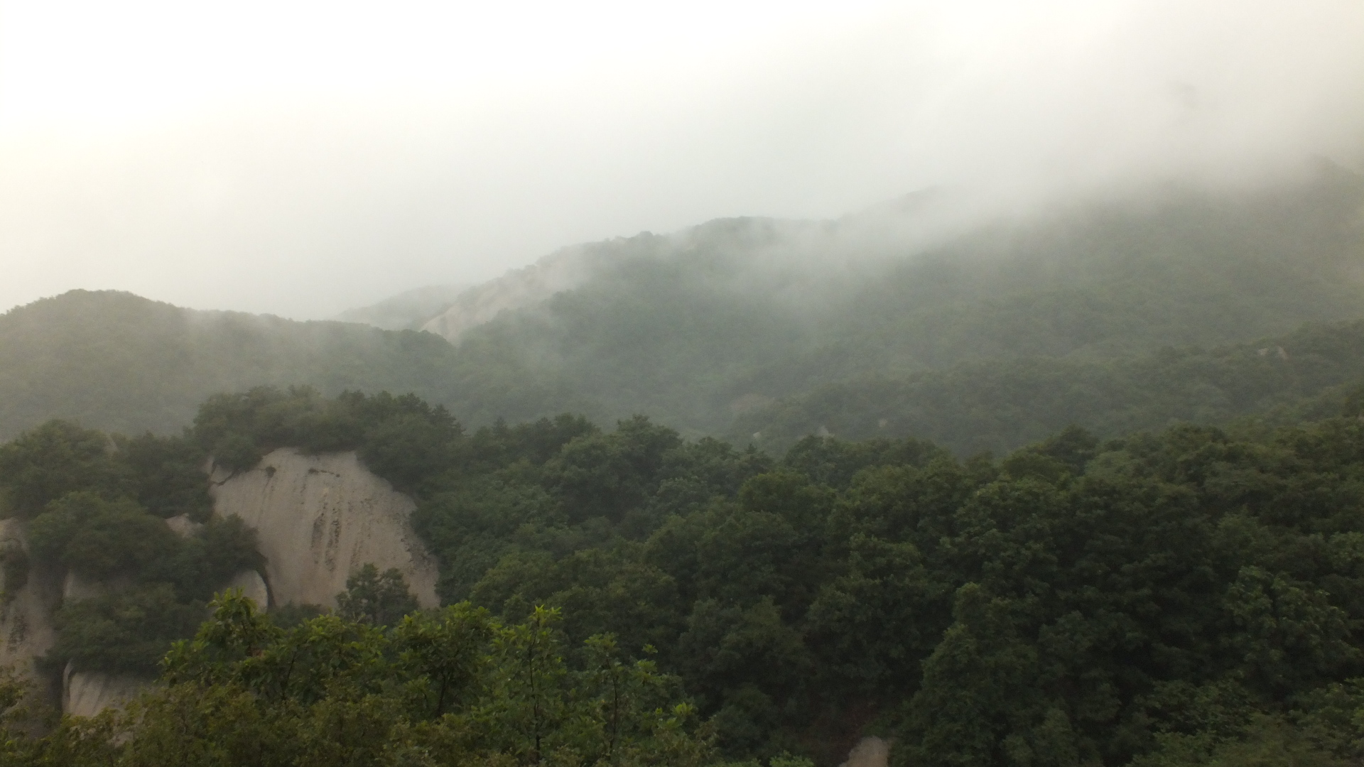 雨中的长白山美景描写,雨中天池