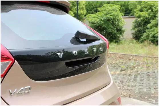 沃尔沃v40新款试驾,沃尔沃v40两驱和四驱哪个好