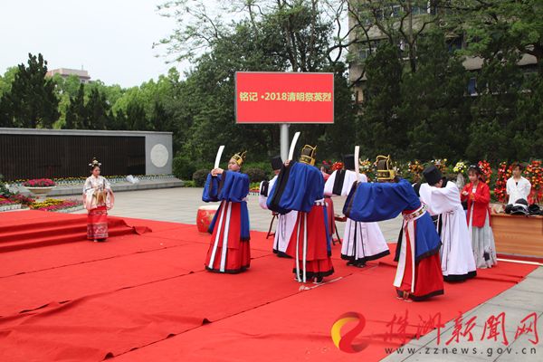 师生徒步祭奠英烈国花学校,荷塘区流芳园