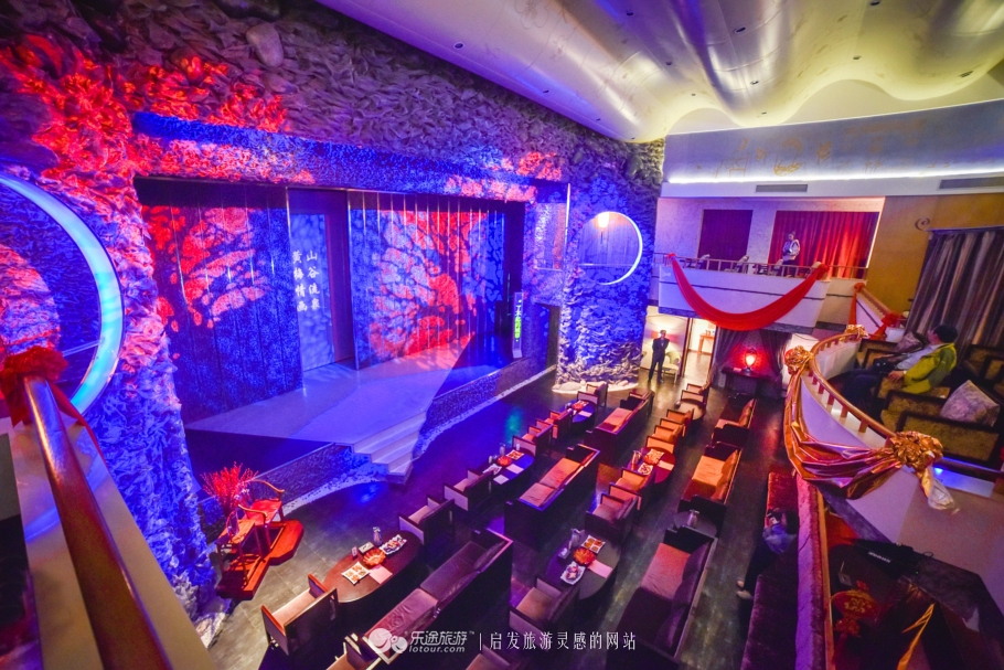 皖风徽韵戏曲,黄梅戏戏装大全