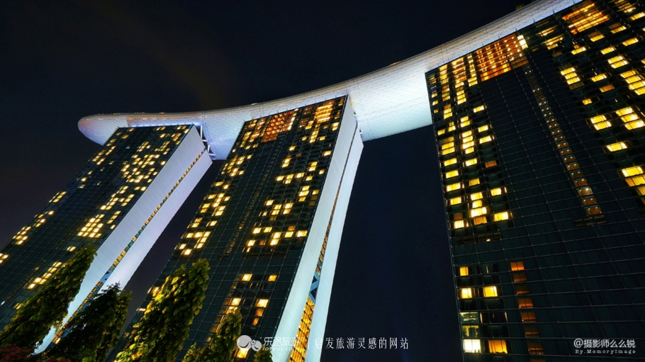 点亮圣诞树风景视频,点亮梧桐树视频