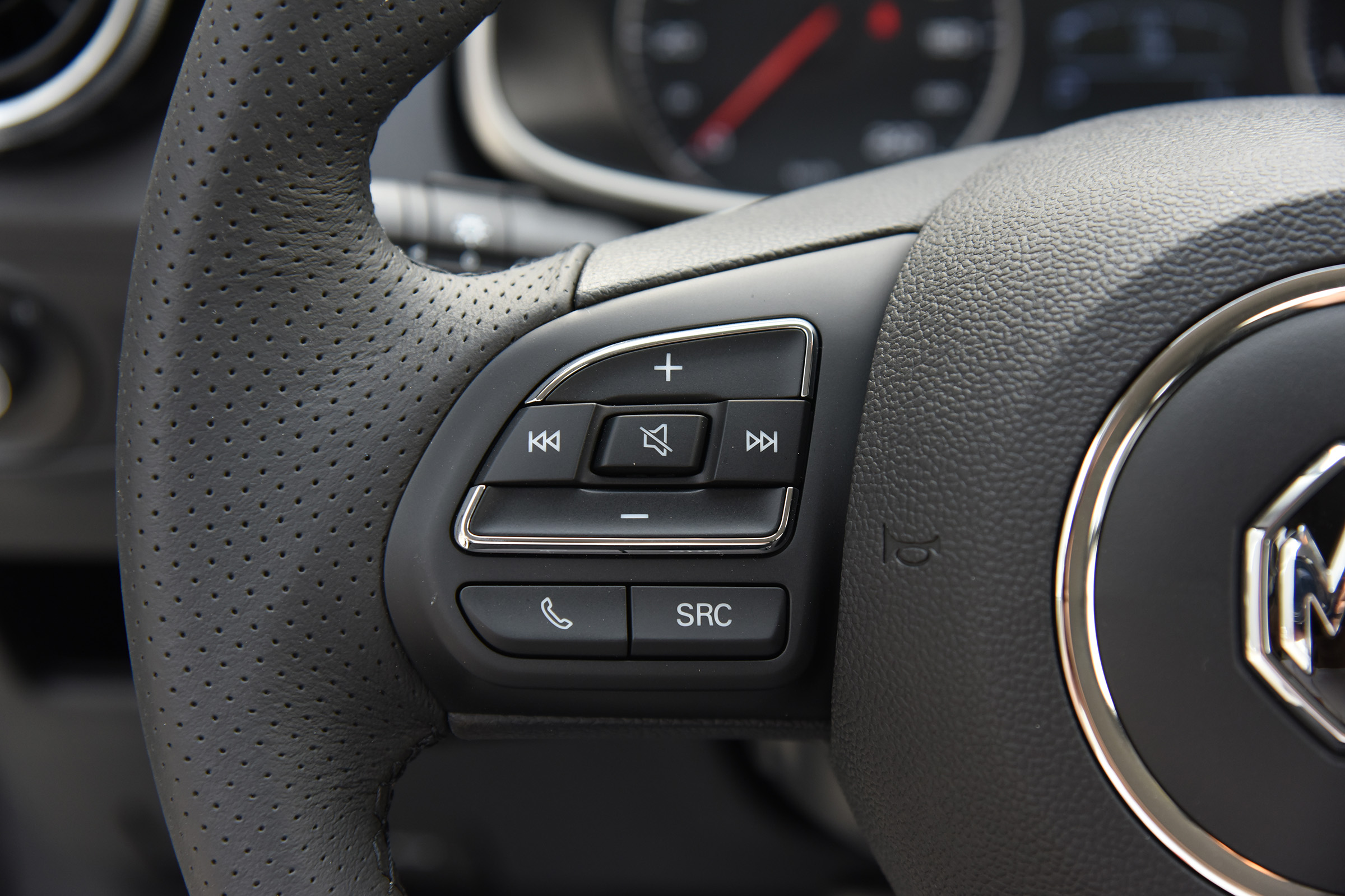 猎豹cs9和名爵zs哪个好,手动尊贵型猎豹cs10