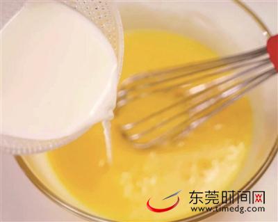 小朋友第一次做肉松小贝,自制肉松小贝好吃到飞起