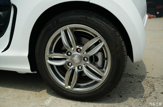 众泰e200电动评测,难得一见的精品汽车