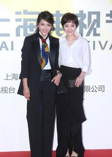 白玉兰奖颁奖典礼赵丽颖内场礼服,白玉兰奖颁奖典礼赵丽颖红毯照片