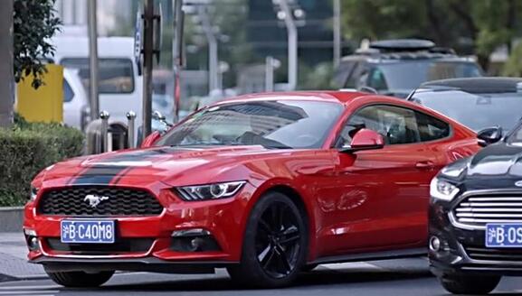 搭配典范《好先生》，孙红雷穿鹿晗同款，江疏影关晓彤背包居然是