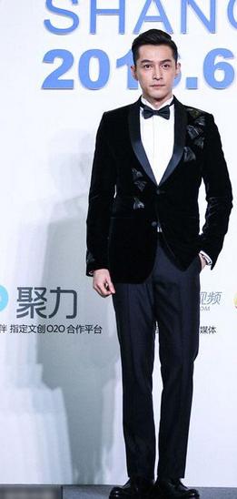 白玉兰奖颁奖典礼赵丽颖内场礼服,白玉兰奖颁奖典礼赵丽颖红毯照片