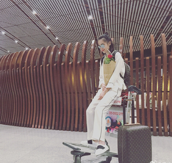 杨幂小糯米买包包,杨幂宋佳