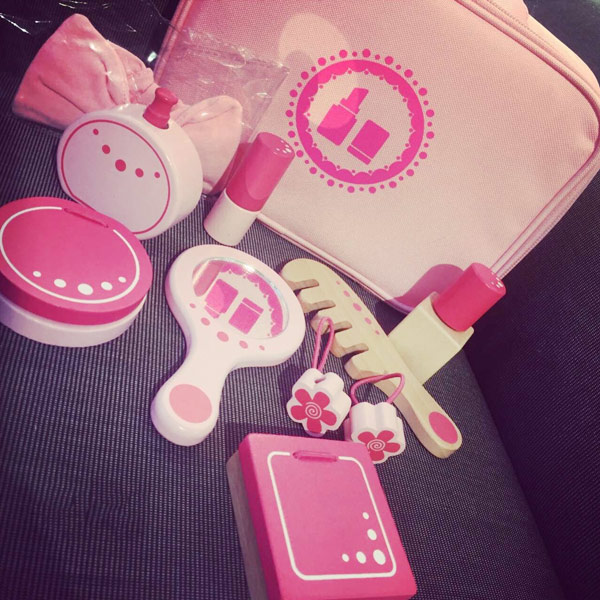 女娃特别淘气,女娃比男娃淘气