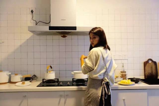 厦门三个女生开了家超美川菜馆，一道水煮肉片就收下无数膝盖！